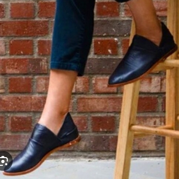 🔹️ BEEK🔹️ Made In Mexico Black  Leather Puffin Slip On Flats - Picture 2 of 6